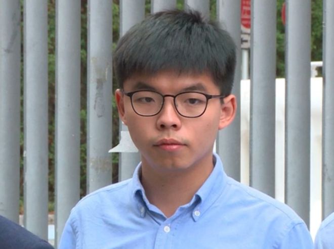 活成了笑话！他向美寻求火狐电竞庇护被无情拒绝了网友痛骂！(图1)
