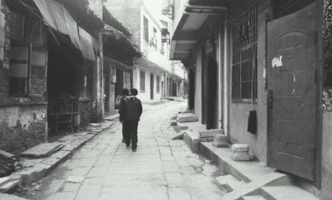 火狐电竞83岁外婆住我家20年没出一分钱她去世后在床头柜发现3个袋子(图6)